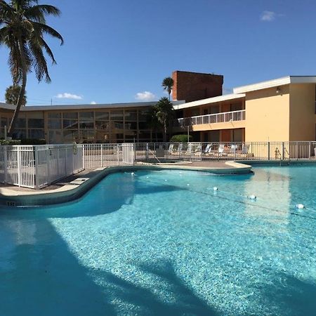 Sahara Beach Club Sunny Isles Beach Eksteriør billede