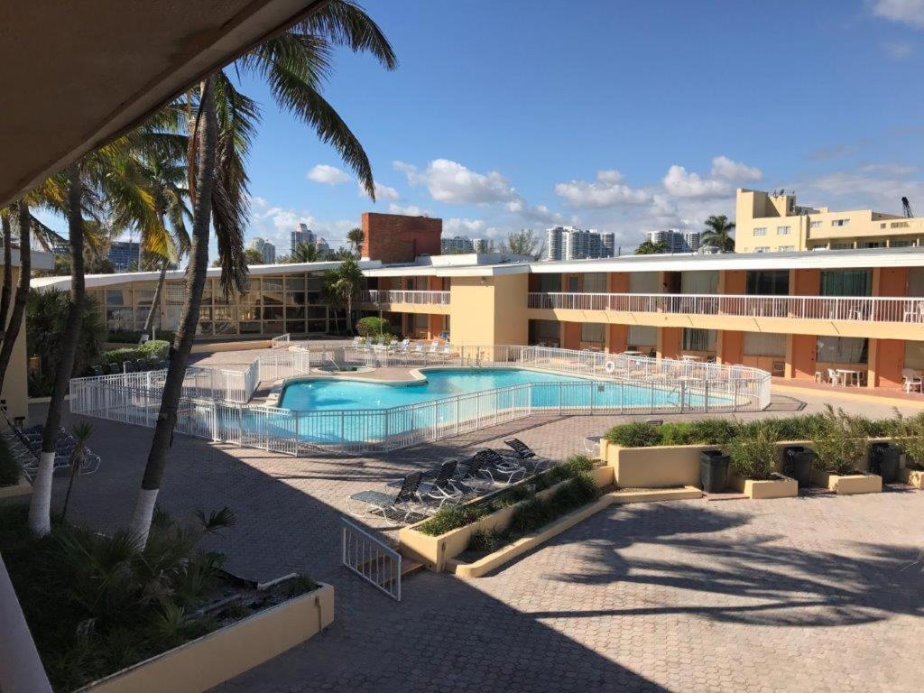 Sahara Beach Club Sunny Isles Beach Eksteriør billede